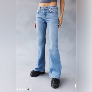 ☀️Boho BDG Low-Rise Flare Jeans- No longer avaible in stores❣️☀️